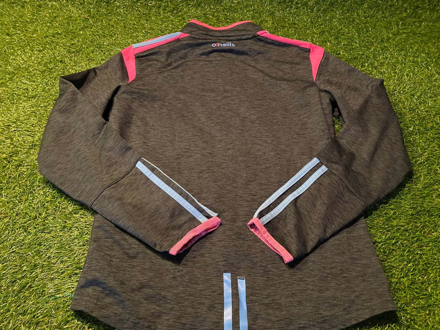 Co Tyrone GAA Gaelic Football Ireland Small Mans / Womans Over Top / Traing Top / Sweater