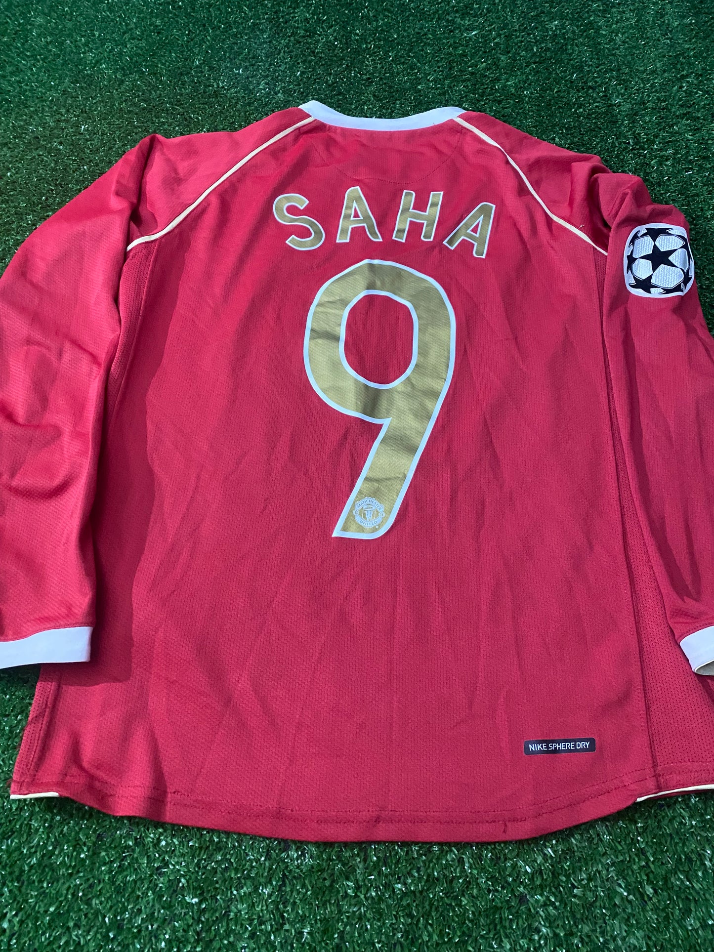 Manchester United Football Large Boys 10-12 Year Old Nike Saha no9 Champions League Jersey