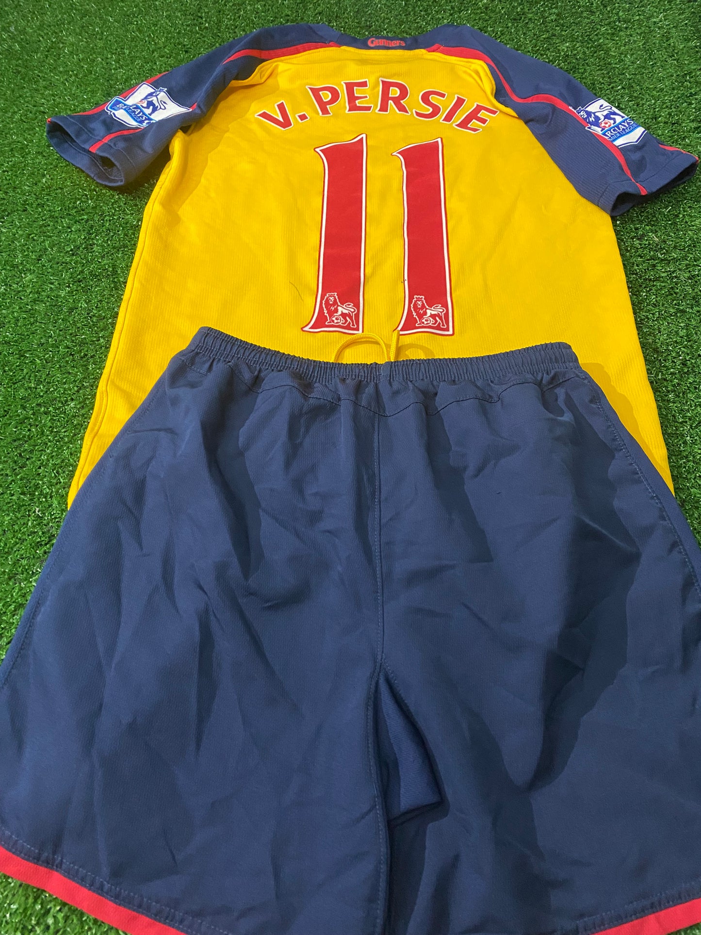 Arsenal FC Football Large Boys 10-12 Year Old Nike Made V Persie no11 Top & Shorts Set