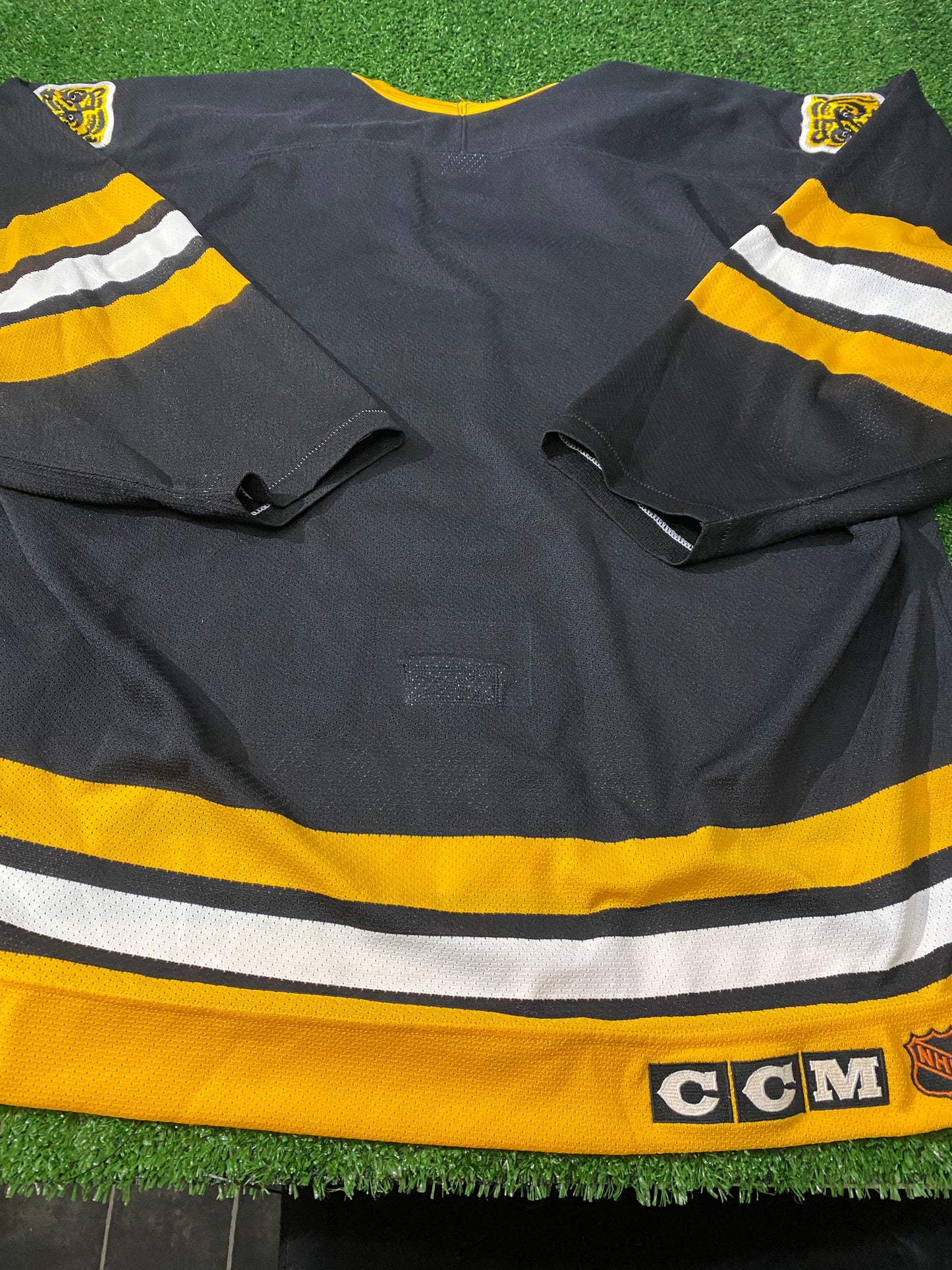 Boston Bruins USA NHL Ice Hockey XL Extra large Mans Rare Vintage Strap Jersey