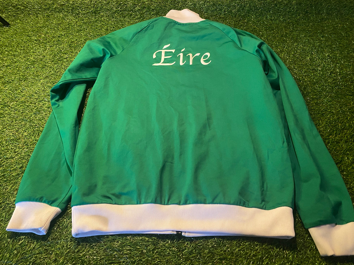 Republic of Ireland Football Soccer Medium Mans Vintage Zip Up Umbro Jacket