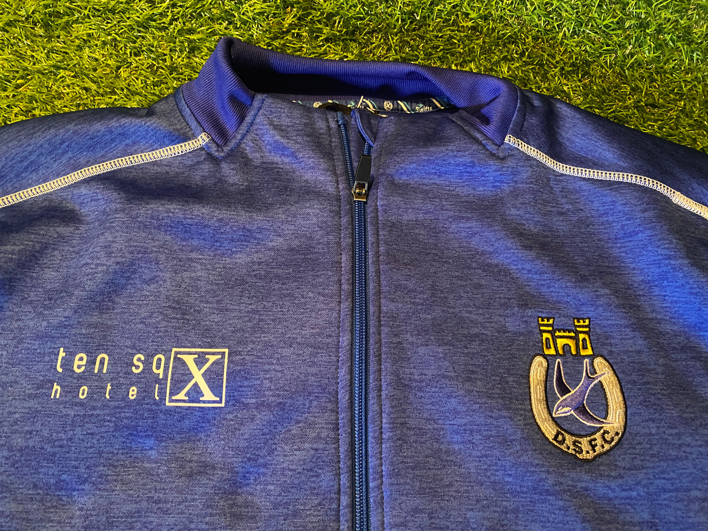 Dungannon Swifts Northern Ireland Soccer Football Medium Mans Heavy Zip Up Top