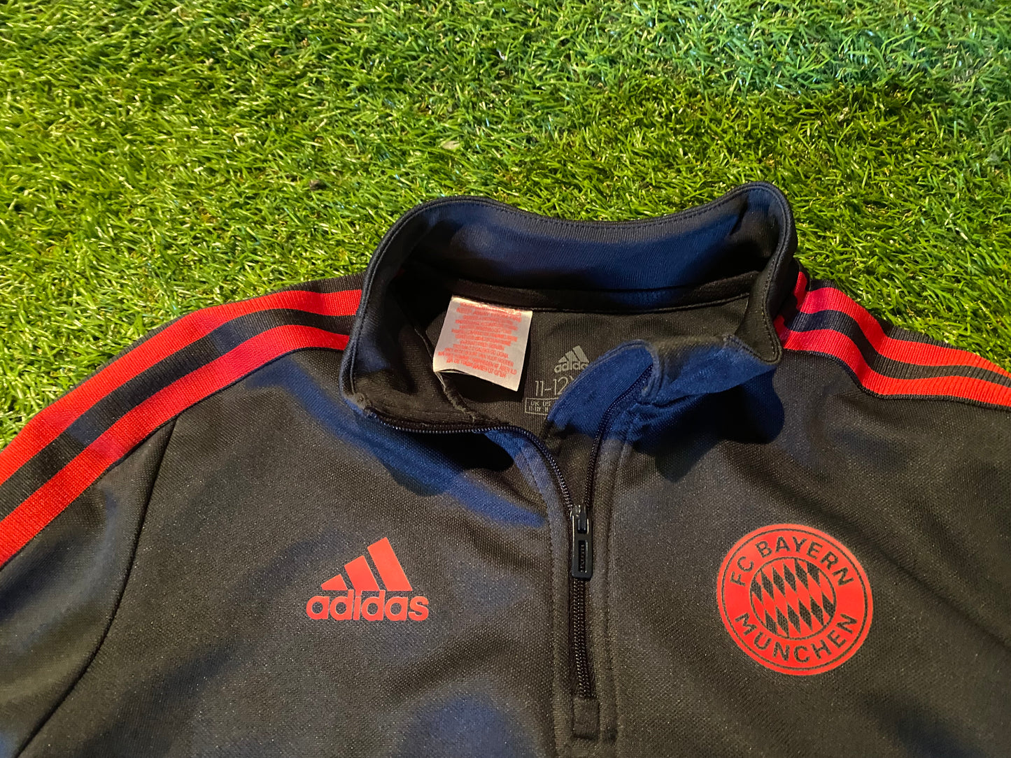 Bayern Munich German Germany Football Large Boys 11-12 Year Old Zip Up Tracksuit Top