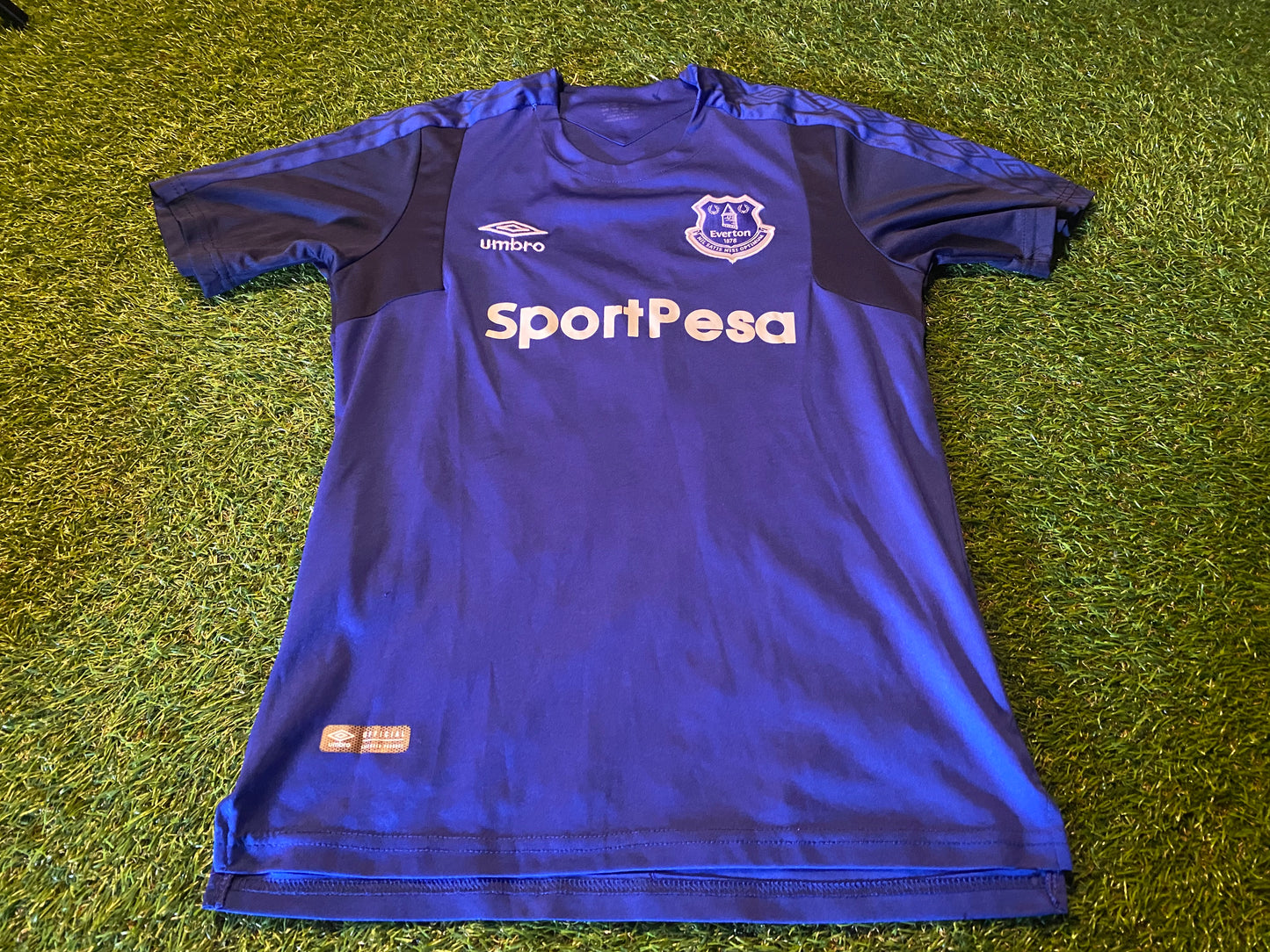 Everton FC Soccer Football Medium Boys 9-10 Year Old Umbro Niasse of Senegal Jersey