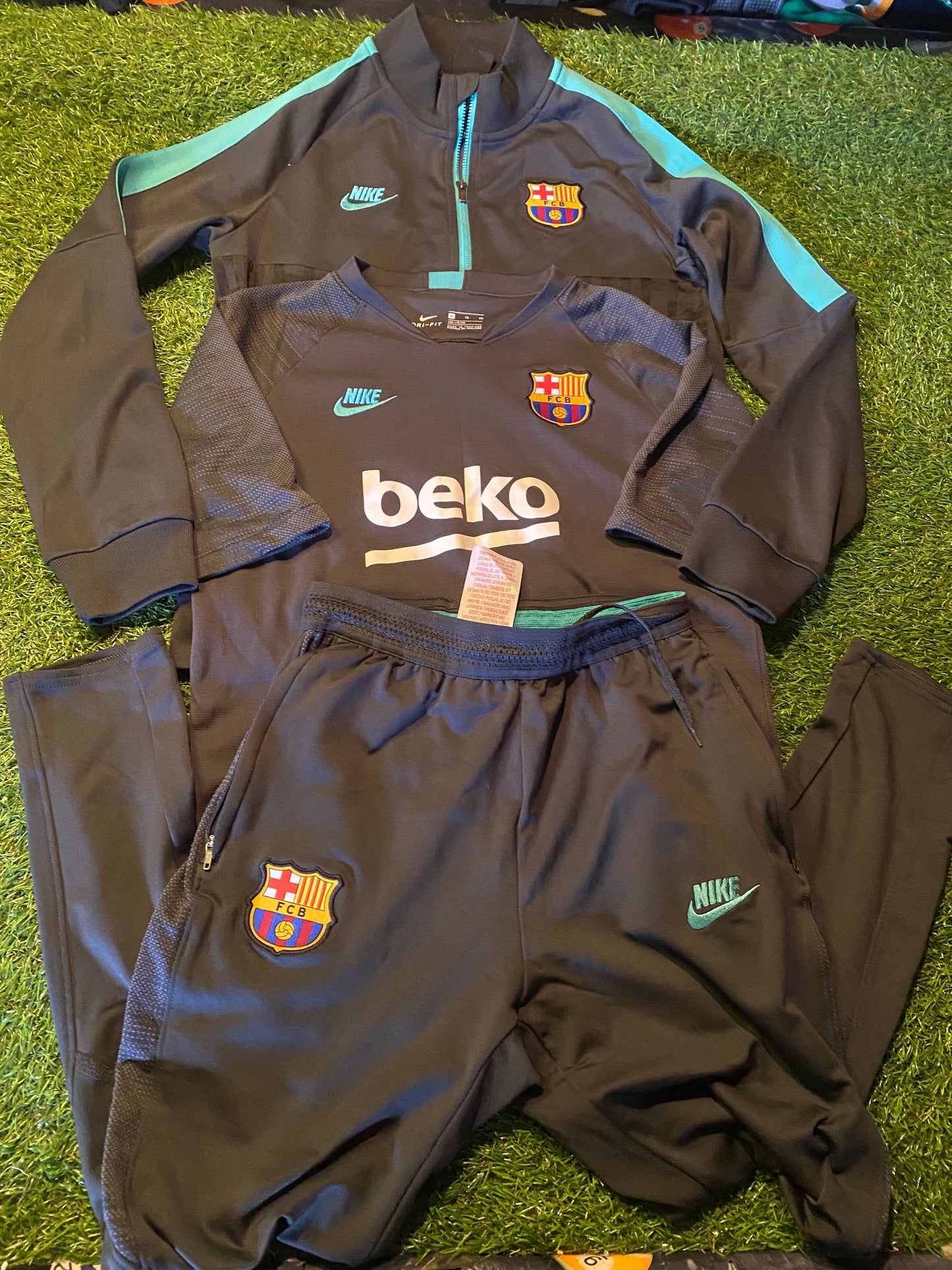 FCB Barcelona Spain Football Large Boys 10-12 Year Old Nike Tracksuit & Matching Top