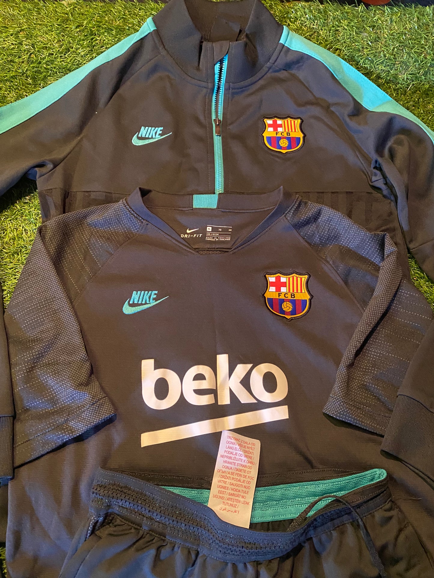 FCB Barcelona Spain Football Large Boys 10-12 Year Old Nike Tracksuit & Matching Top