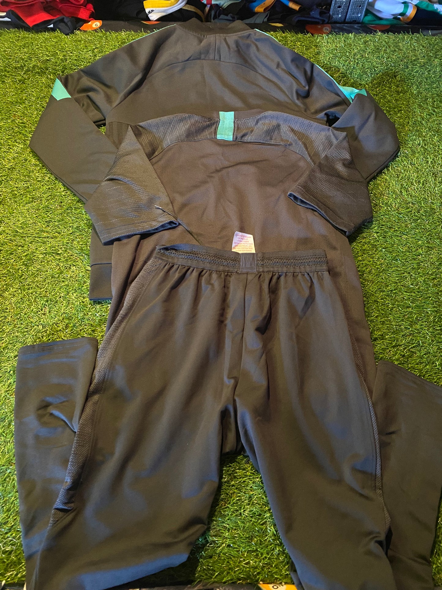 FCB Barcelona Spain Football Large Boys 10-12 Year Old Nike Tracksuit & Matching Top