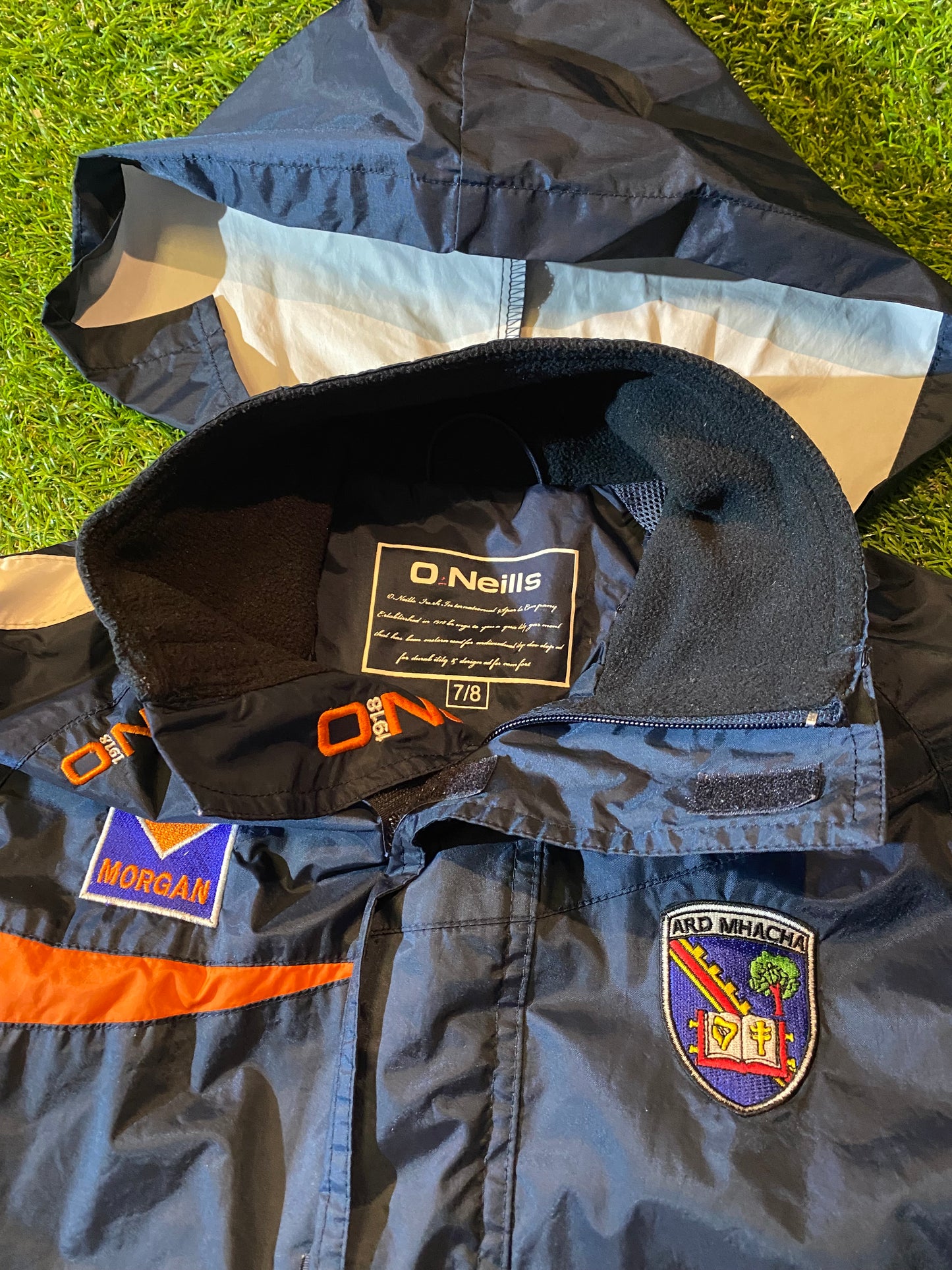 Co Armagh GAA Gaelic Football Medium Boys 8-10 Year Old Zip Up Hooded Weatherproof Coat