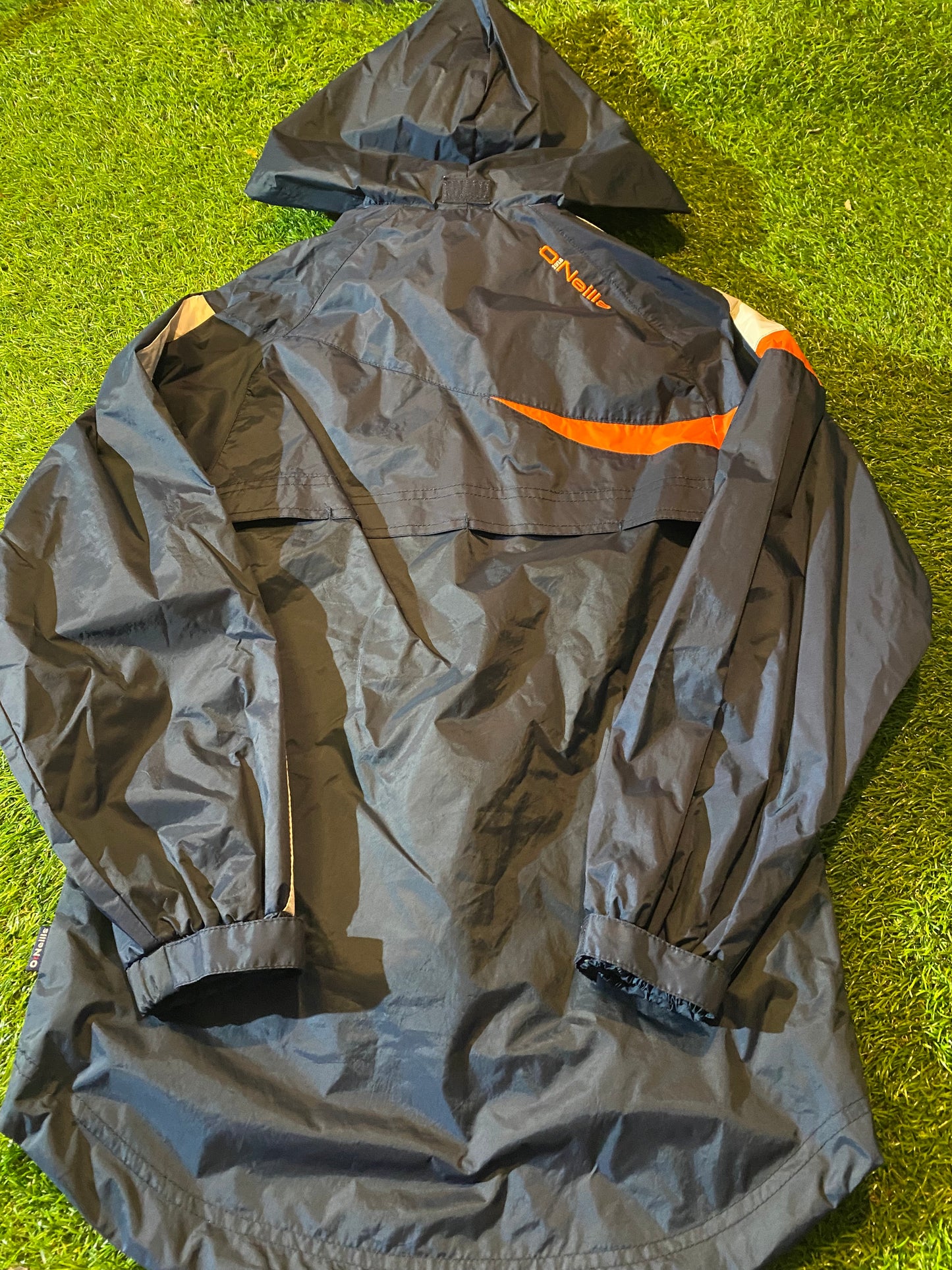 Co Armagh GAA Gaelic Football Medium Boys 8-10 Year Old Zip Up Hooded Weatherproof Coat