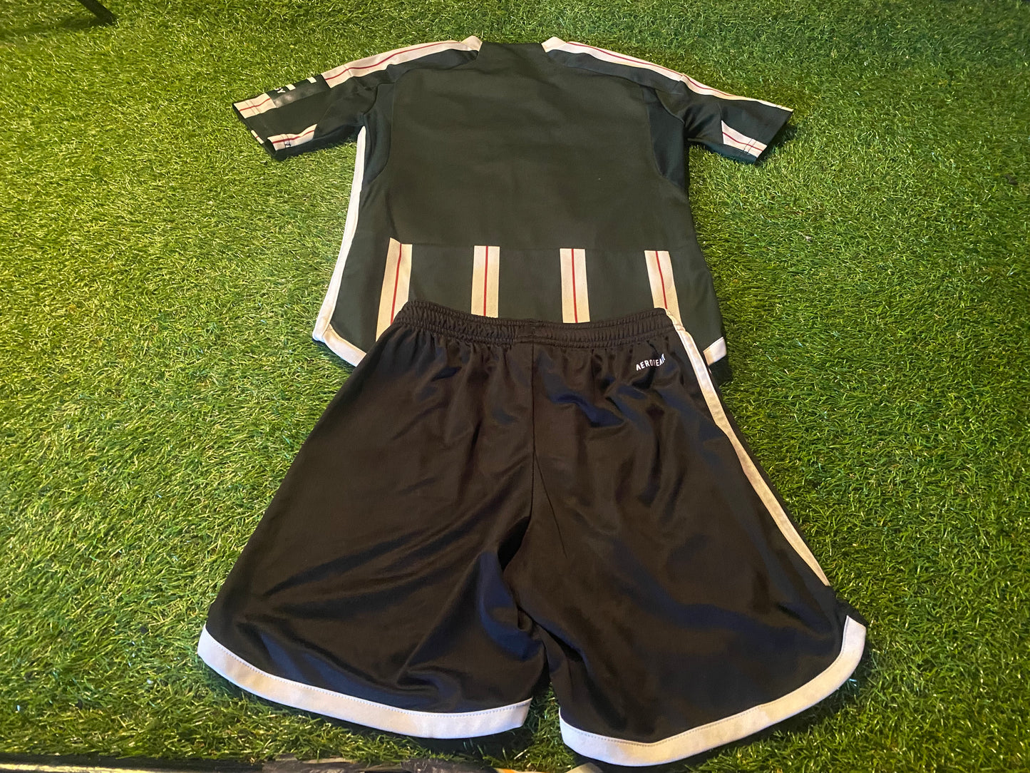 Manchester United Football Medium Boys 9-10 Year Old Adidas 140-148cm Top & Shorts Set