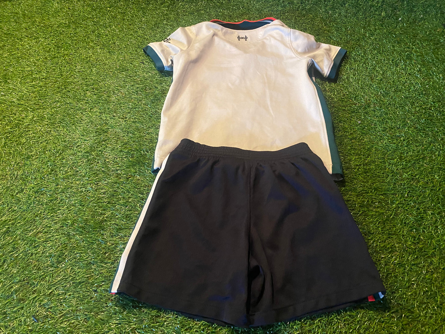 Liverpool England Football X Small Boys Nike 104-110cm a 3-4 Year Old Top & Shorts Set