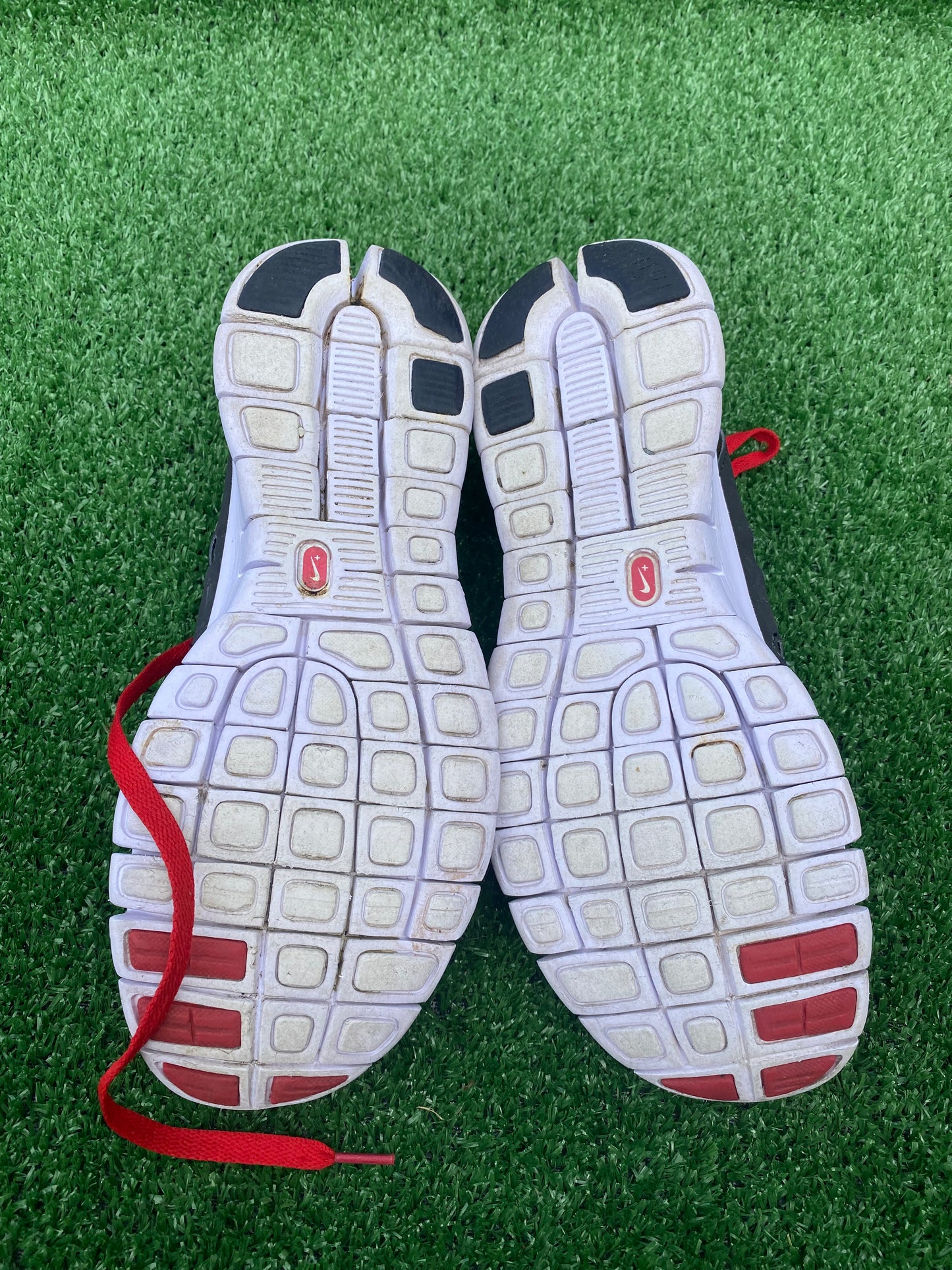 Nike Free Run 2 UK Size 10.5 Mans Mens EU 45 Black / Red Trainers Shoes VGC