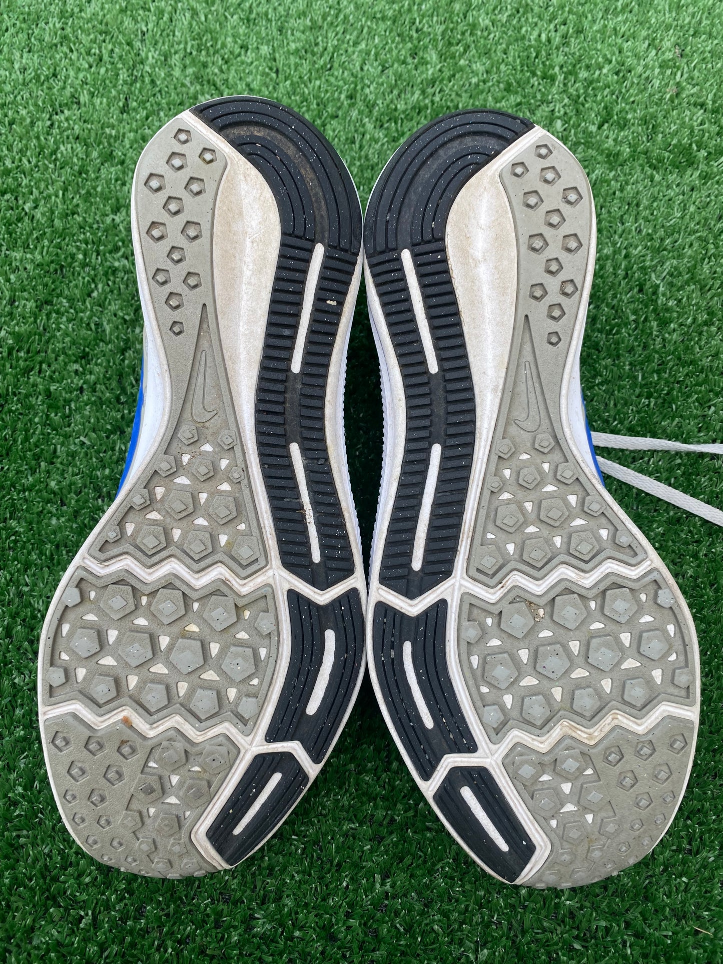 Nike Downshifter 7 UK Size 9 Mans Mens EU 43 Grey / White / Blue Trainers Shoes VGC