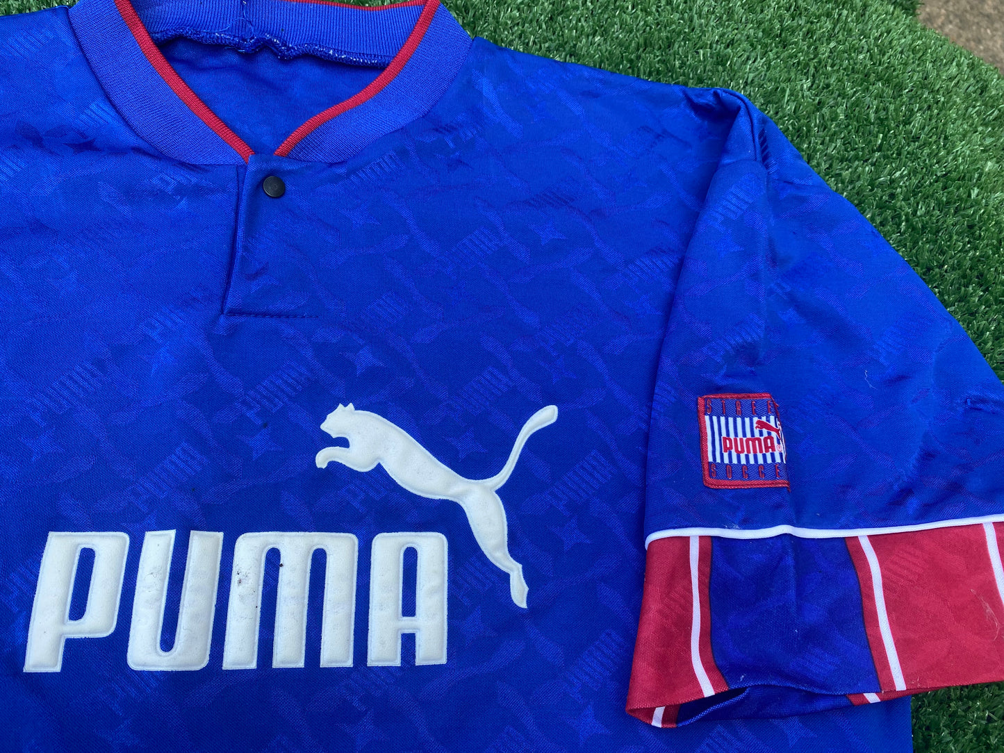 Puma Retro Vintage Clothing Large Mans Street Soccer / Football Type Top / Jersey