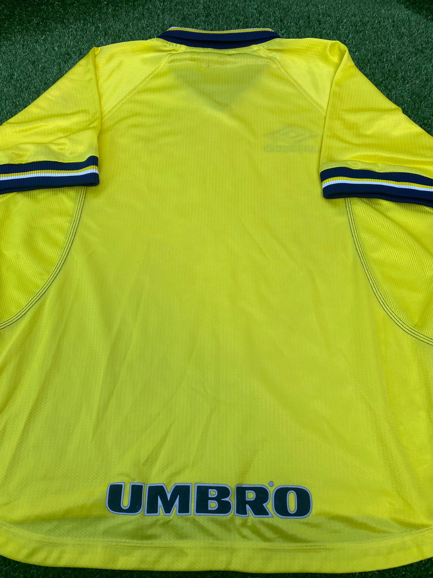 Umbro Made Rare Vintage Clothing Small to Medium Mans Chelsea Away Type Lighter Training Top / Jersey