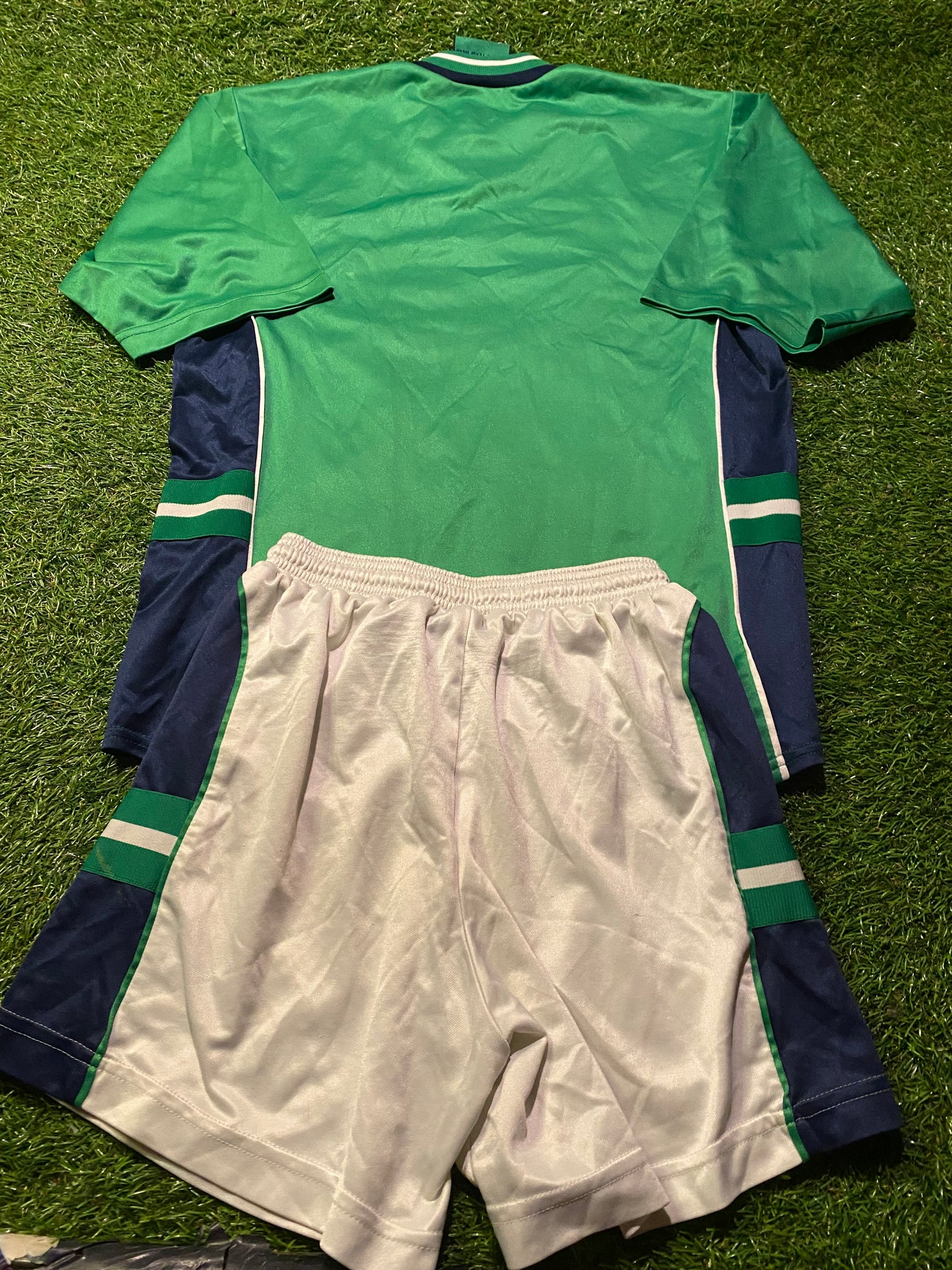 Northern Ireland Football Rare XL Boys / Youths 13-15 Year Old Vintage Top & Shorts Set
