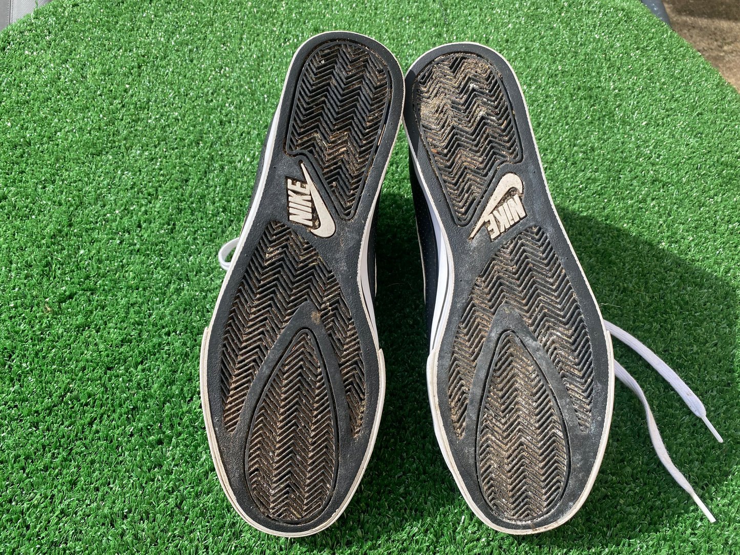 Nike Mans Mens Adult UK Size 12 2009 Sweet Classic High Back Trainers / Boots / Sneakers