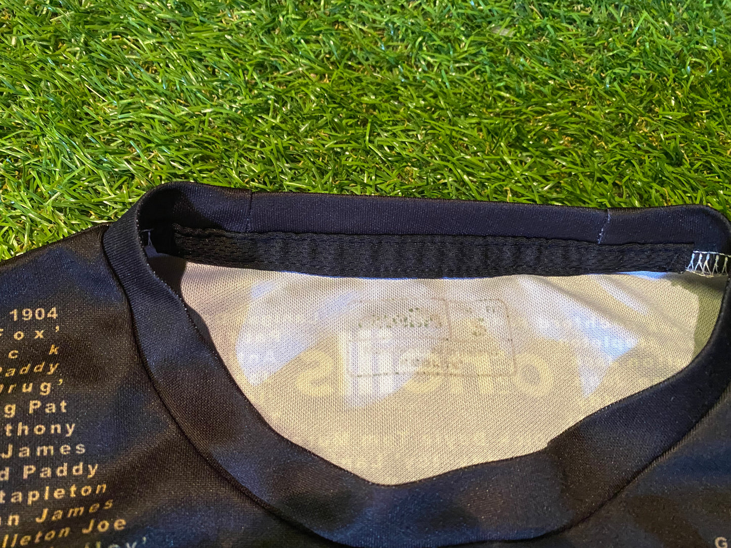 Co Kilkenny Rare GAA Gaelic Football Hurling Tight Fit Small mans Players Names Jersey