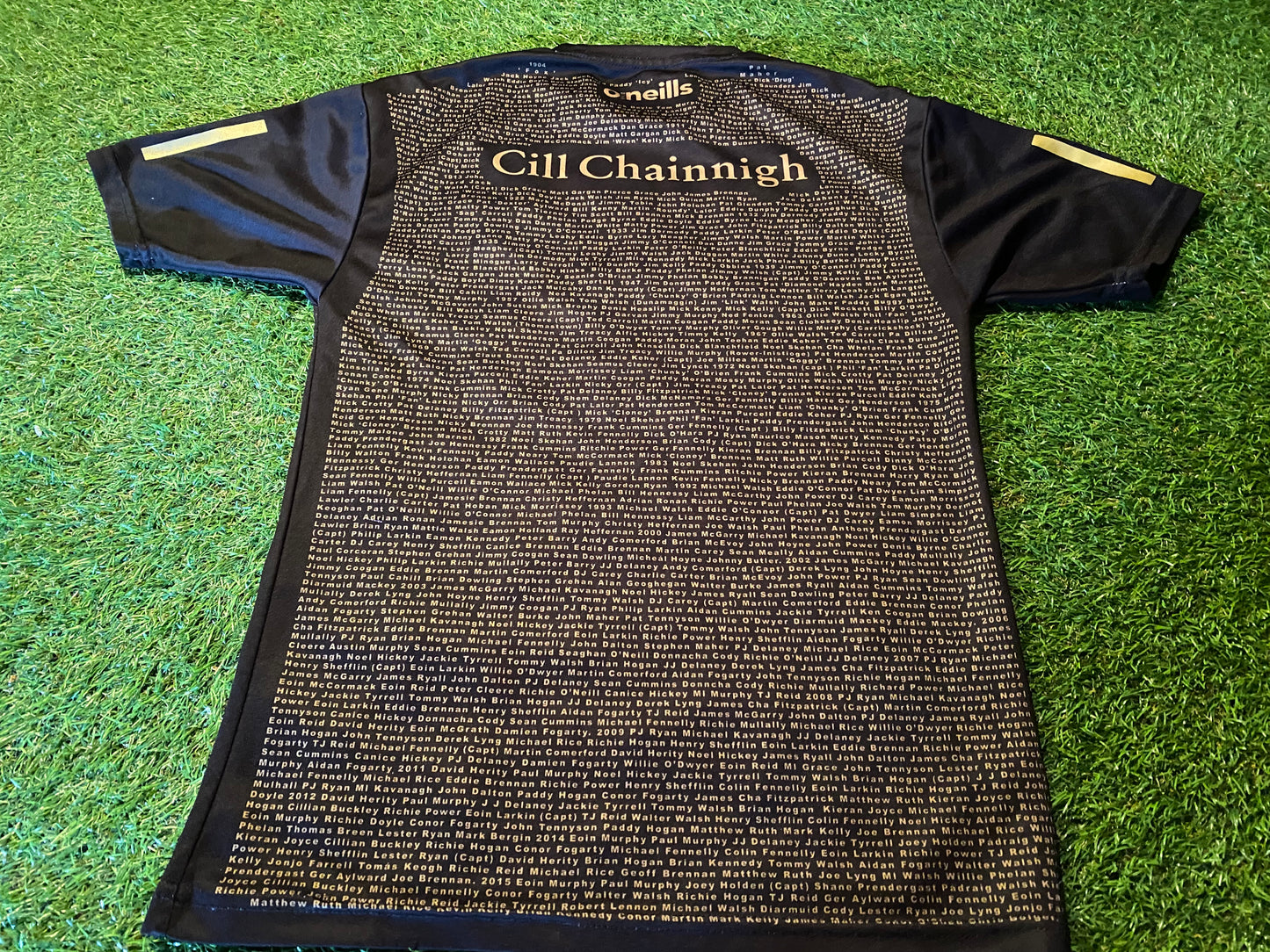 Co Kilkenny Rare GAA Gaelic Football Hurling Tight Fit Small mans Players Names Jersey