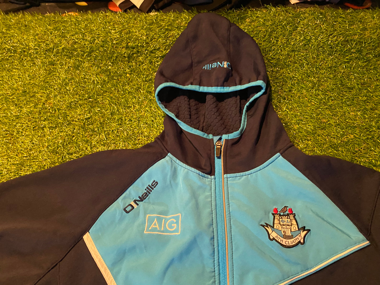 Co Dublin GAA Gaelic Football Ireland XL Extra Large Mans Hooded Training Over Type Top