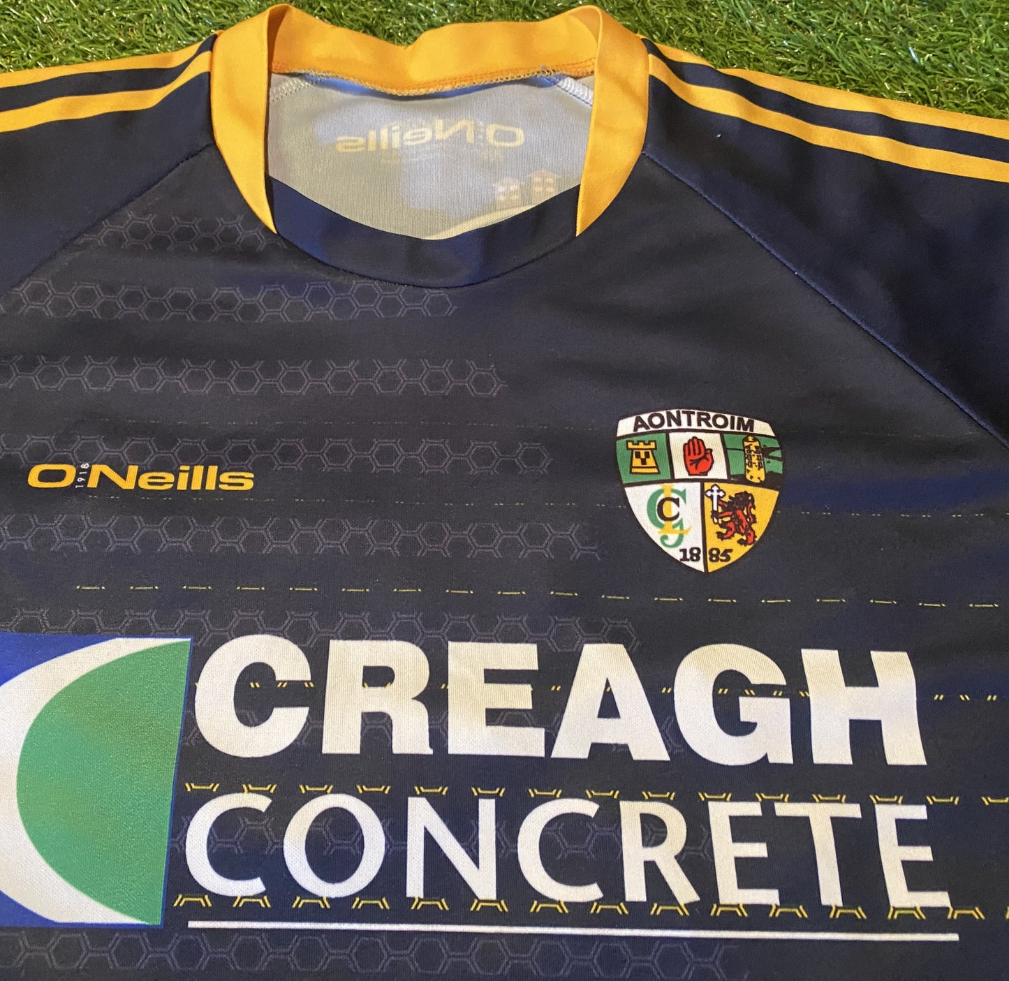 Co Antrim Irish Ireland GAA Gaelic Hurling Football Medium to Large Mans Jersey
