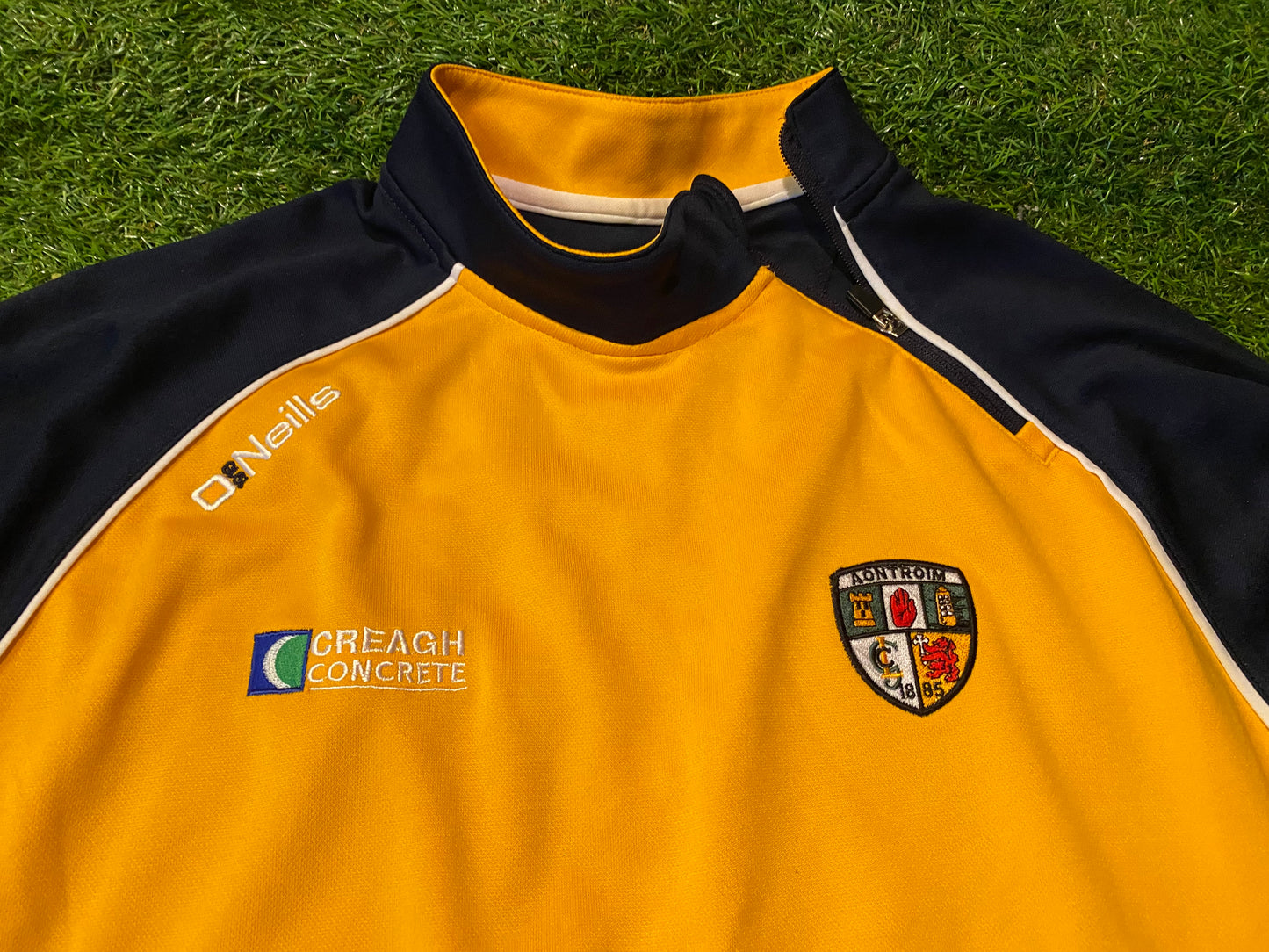 Co Antrim GAA Gaelic Football Ireland Medium Mans Overtop / Sweater Type Top