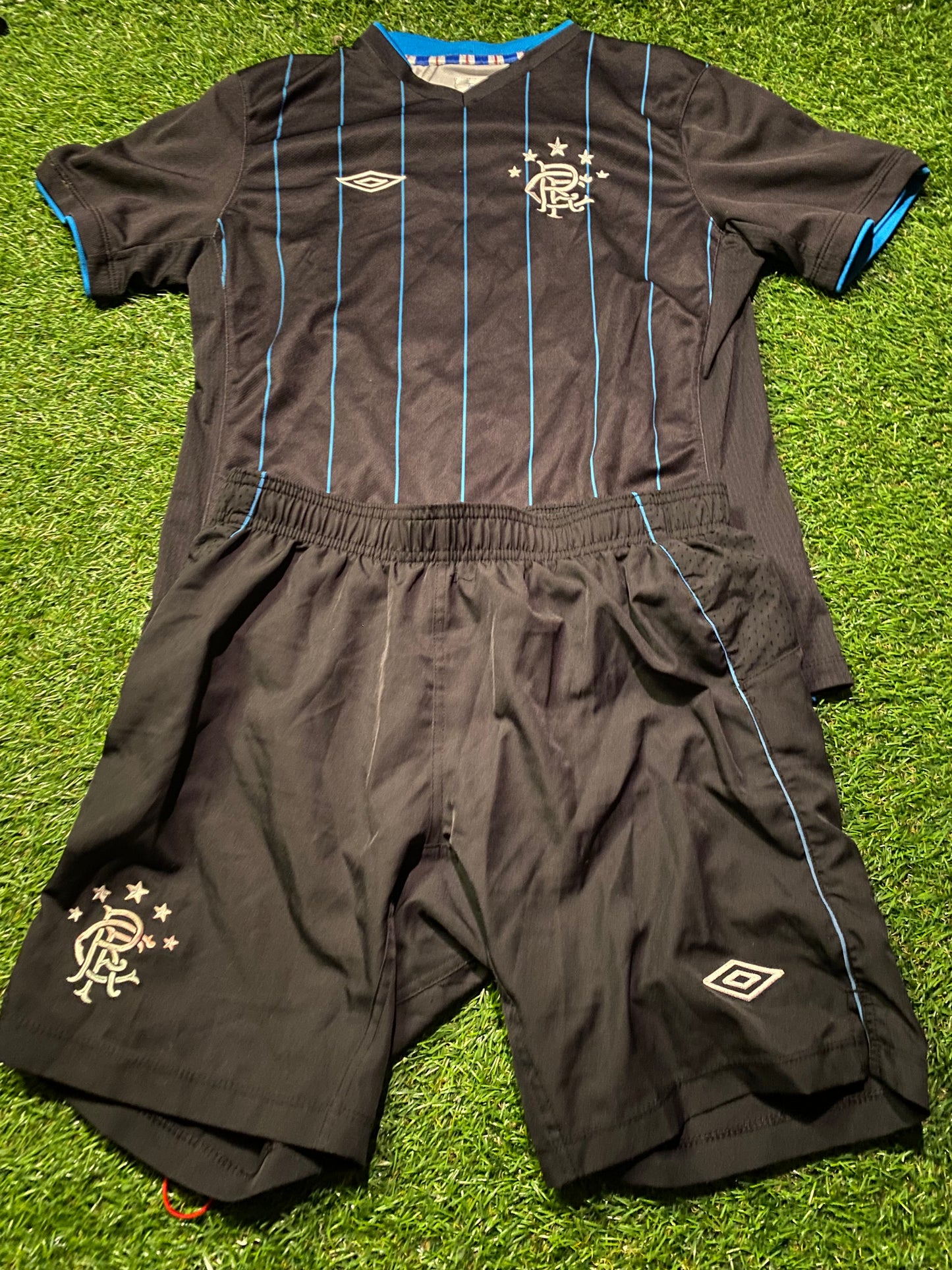 Glasgow Rangers Scotland Football Large Boys 10-12 Year Old Umbro Top & Shorts Set