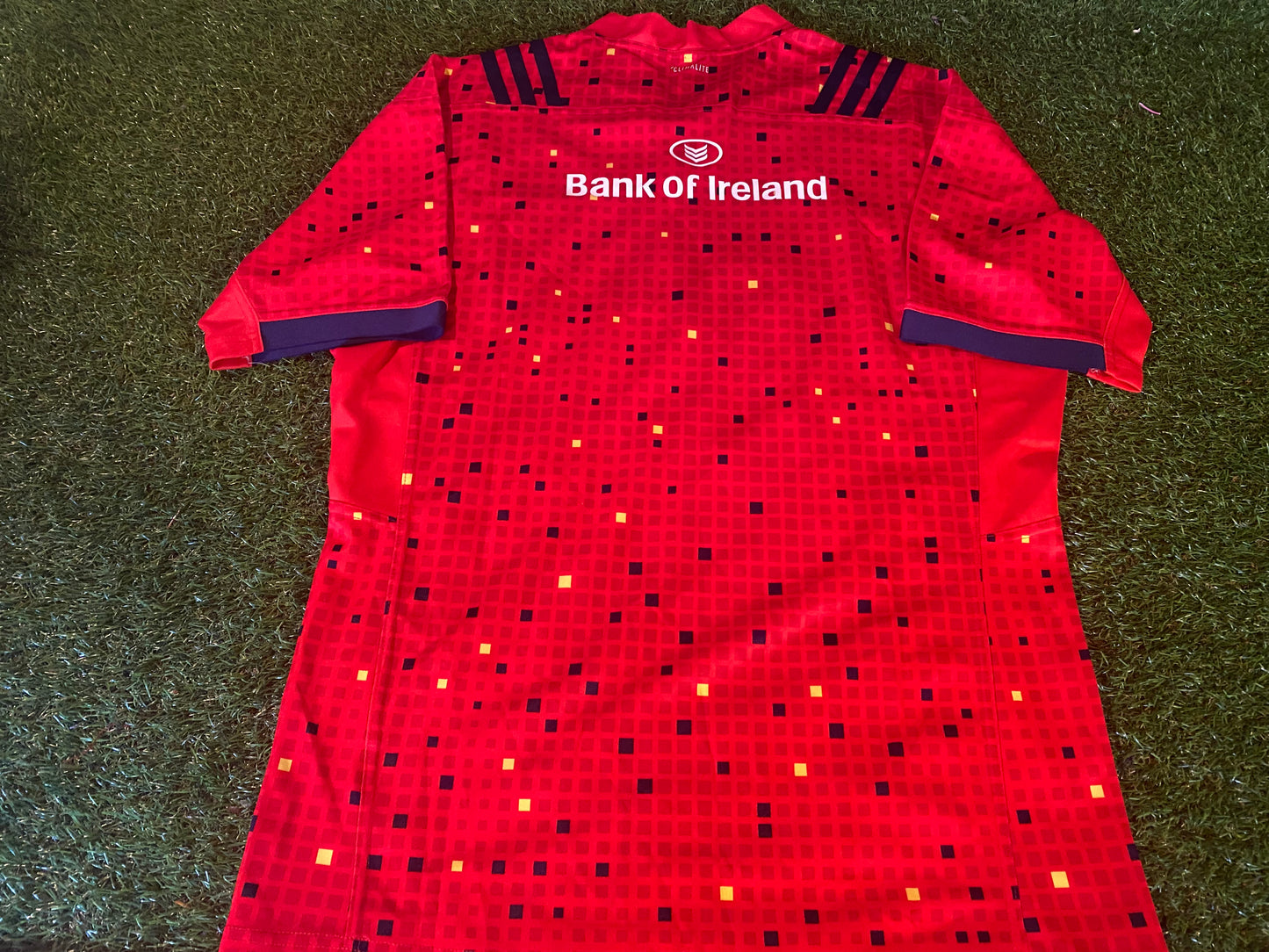 Munster Eire Irish Rugby Union Football XL Extra Large Mans Adidas Made Home Jersey