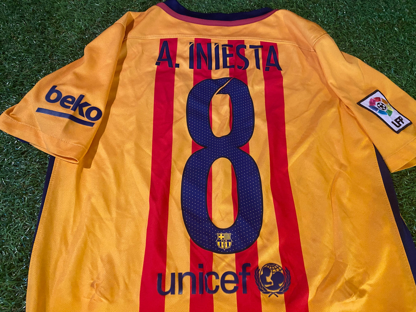 FCB Barcelona Spain Soccer Football XL Boys / Youths 13-14 yr Iniesta no8 Away Jersey