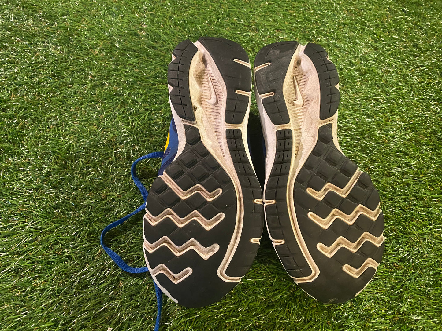 Nike UK Trainers UK Youths size 3 US Size 3.5 EU size 35.5 vintage shoes