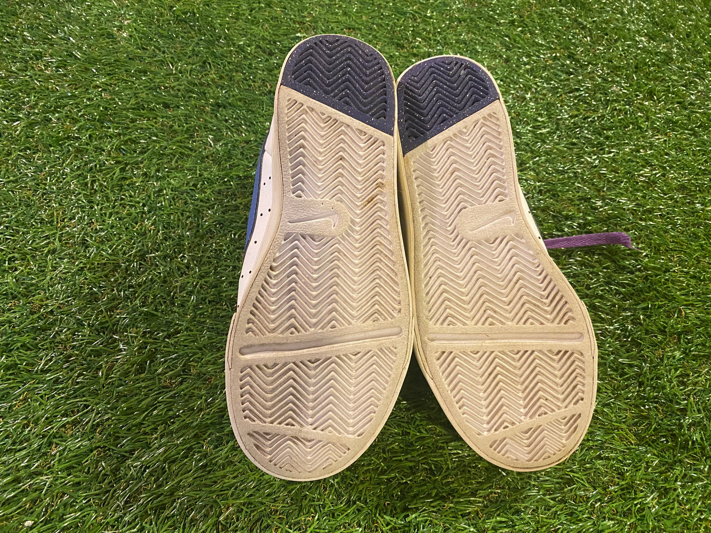 Nike UK Trainers EST 1972 UK Youths size 3 EU size 35.5 vintage shoes