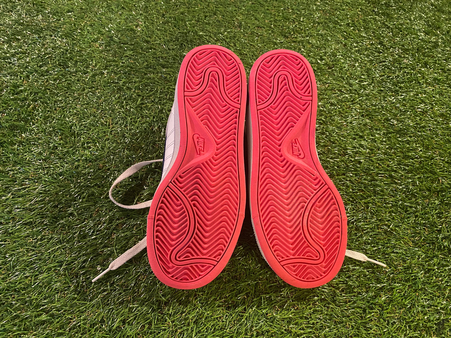 Nike UK Trainers UK Youths size 3 US Size 3.5 EU size 35.5 vintage shoes