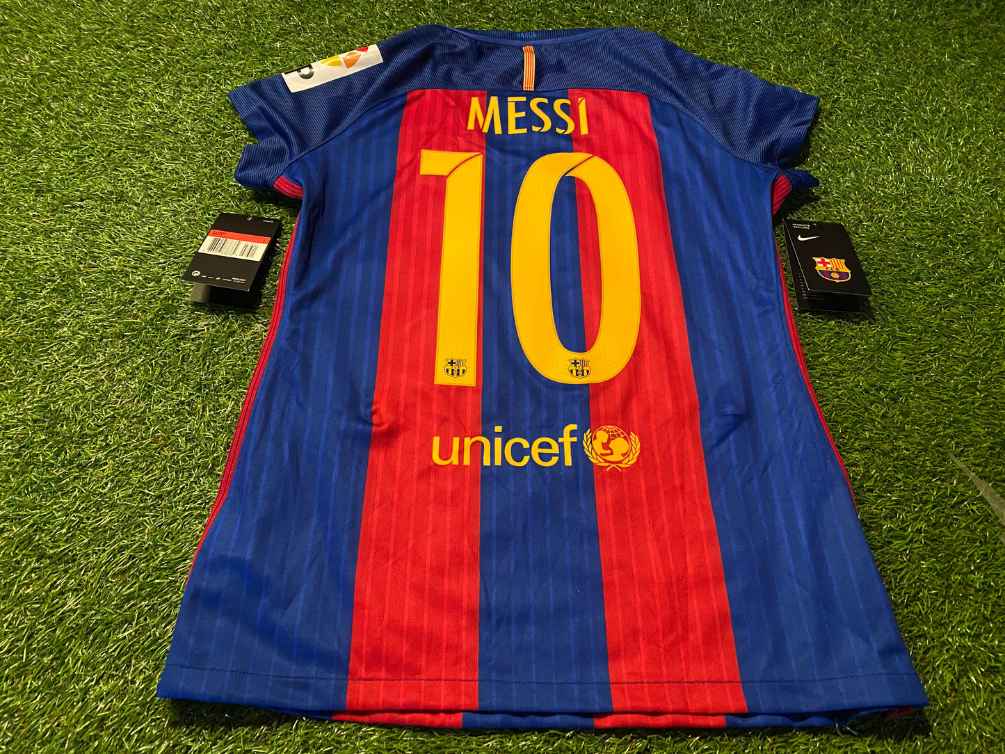 FCB Barcelona NEW BNWT Nike Football Large Womans Messi no10 Adult size 12-14 Jersey