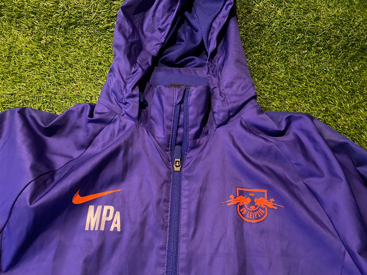 Red Bull Leipzig German Germany Football Soccer Medium Mans Player Issued Nike Hooded Long Jacket