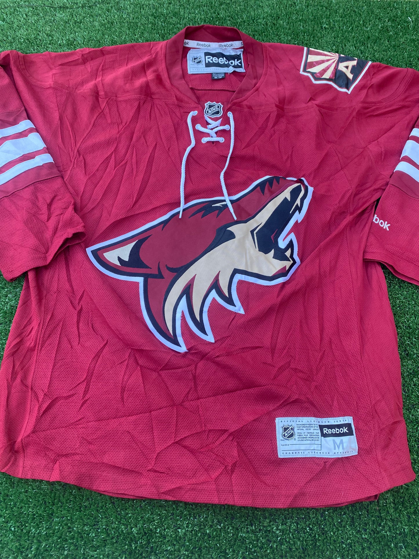 Arizona Coyotes USA NHL Ice Hockey Medium Mans Reebok Made Jersey