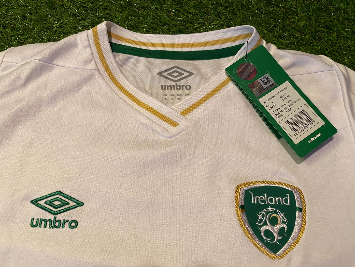 Republic of Ireland Eire Irish Womans Soccer Football Adult size 16 Umbro Made Away Jersey