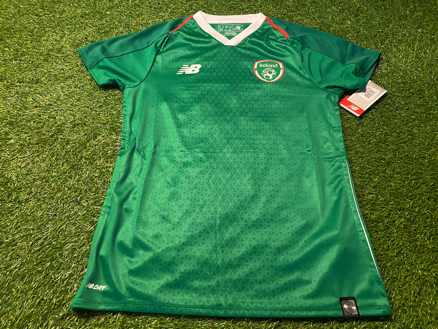 Republic of Ireland Eire Irish Womans Soccer Football Adult size 8 New Balance Home Jersey