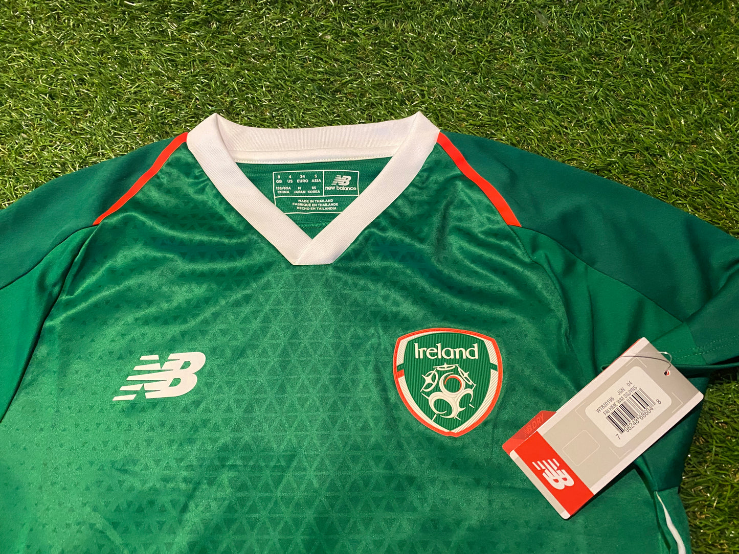 Republic of Ireland Eire Irish Womans Soccer Football Adult size 8 New Balance Home Jersey