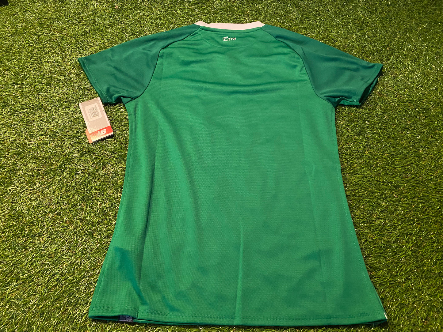 Republic of Ireland Eire Irish Womans Soccer Football Adult size 8 New Balance Home Jersey