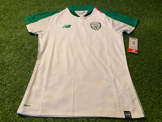 Republic of Ireland Eire Irish Womans Soccer Football Adult size 14 Umbro Made Away Jersey