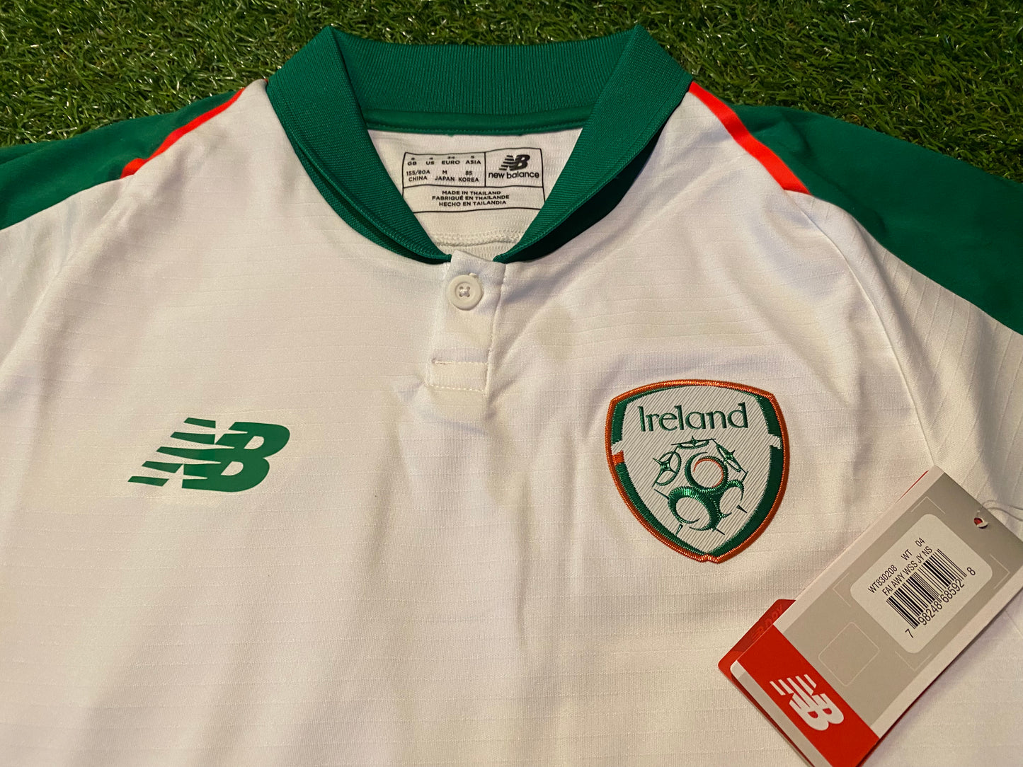 Republic of Ireland Eire Irish Womans Soccer Football Adult size 8 New Balance Away Jersey