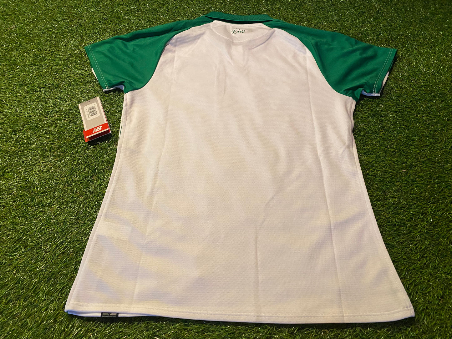 Republic of Ireland Eire Irish Womans Soccer Football Adult size 14 Umbro Made Away Jersey