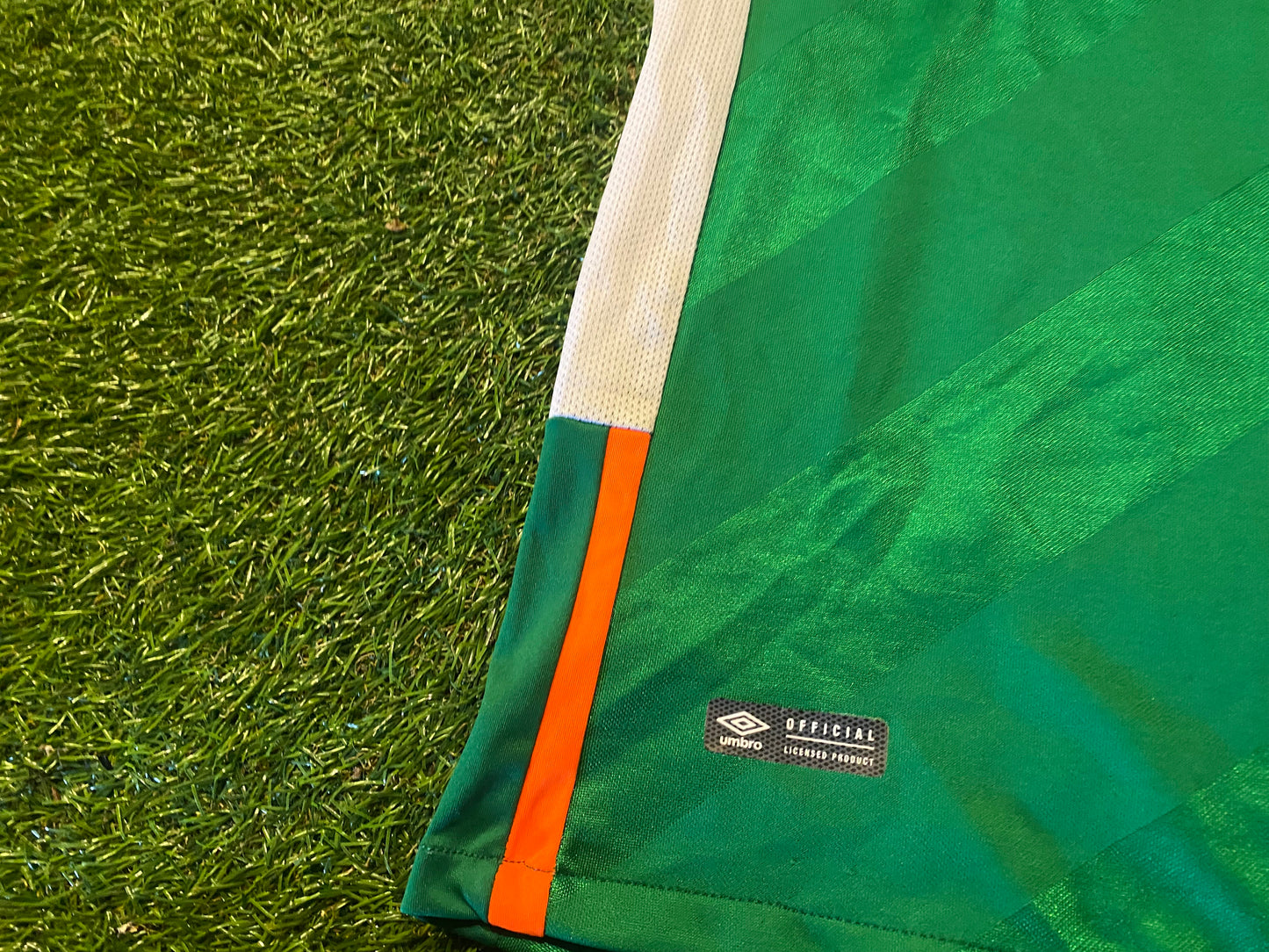 Republic of Ireland Eire Irish Football Soccer Medium Mans Rare Unsponsored Home Jersey