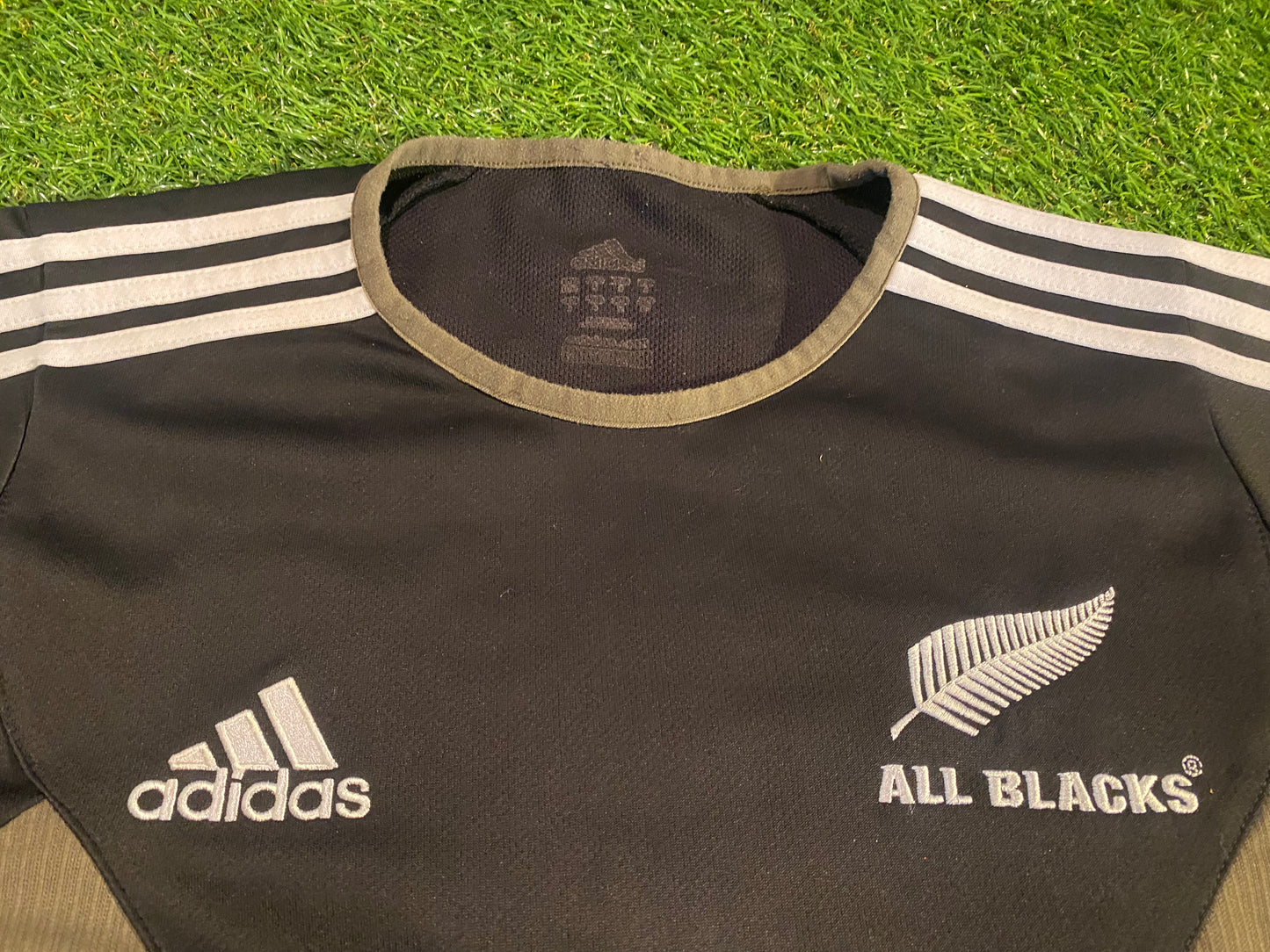 All Blacks of New Zealand Rugby Union Small Mans Adidas Made Training / Leisure Jersey