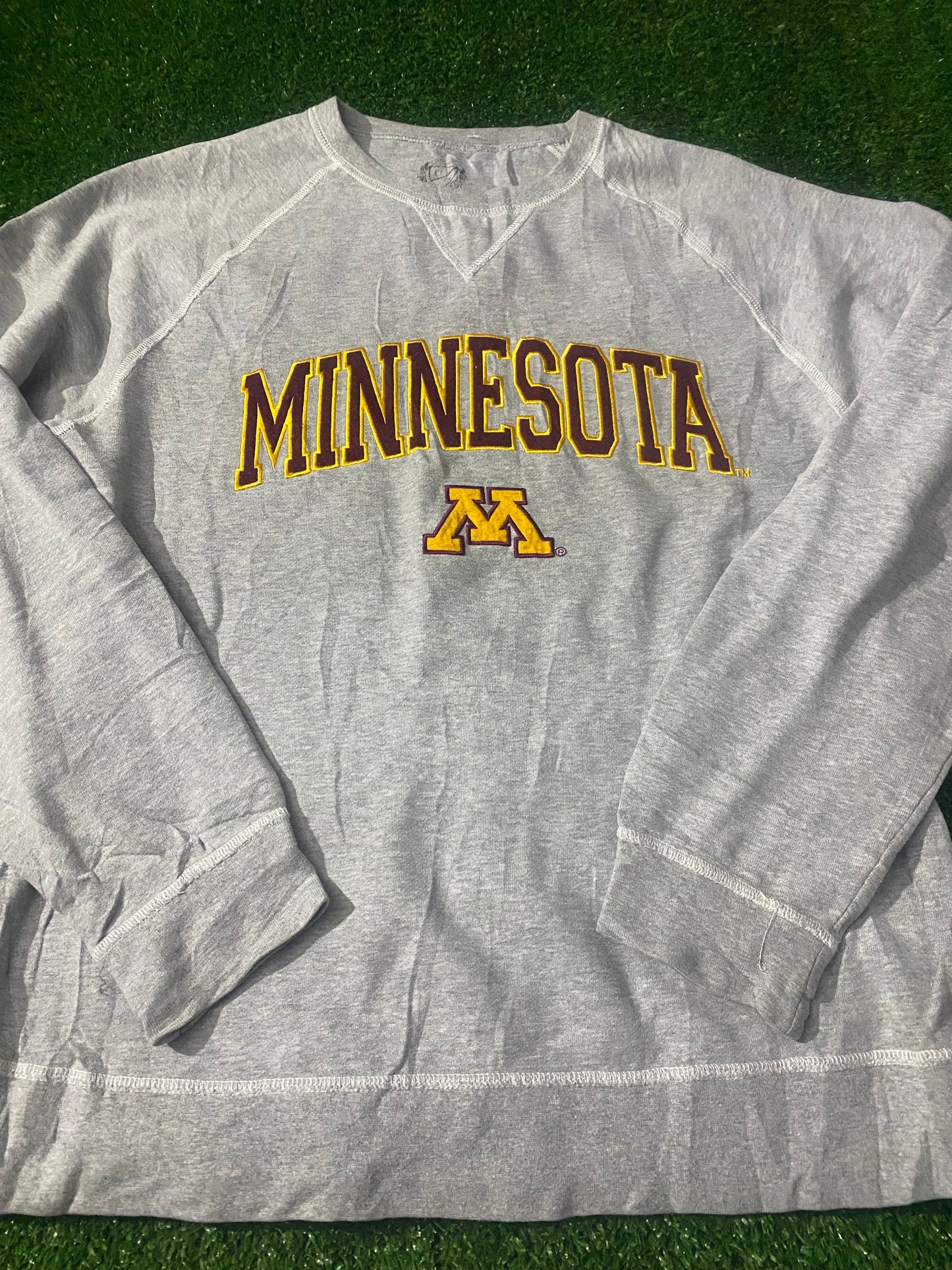 Minnesota Gophers USA United States of America Medium mans Sweater / Sweatshirt