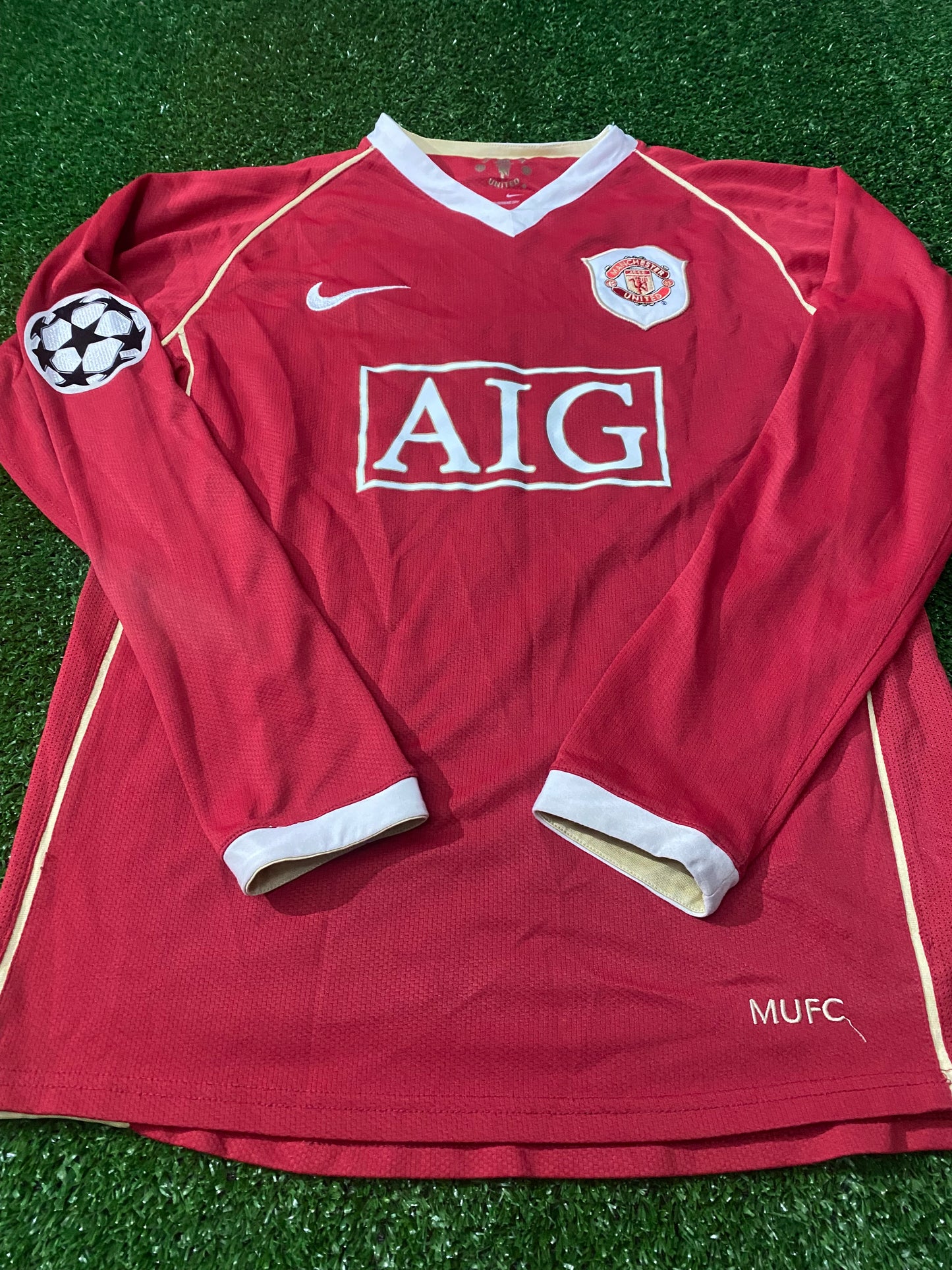 Manchester United Football Large Boys 10-12 Year Old Nike Saha no9 Champions League Jersey