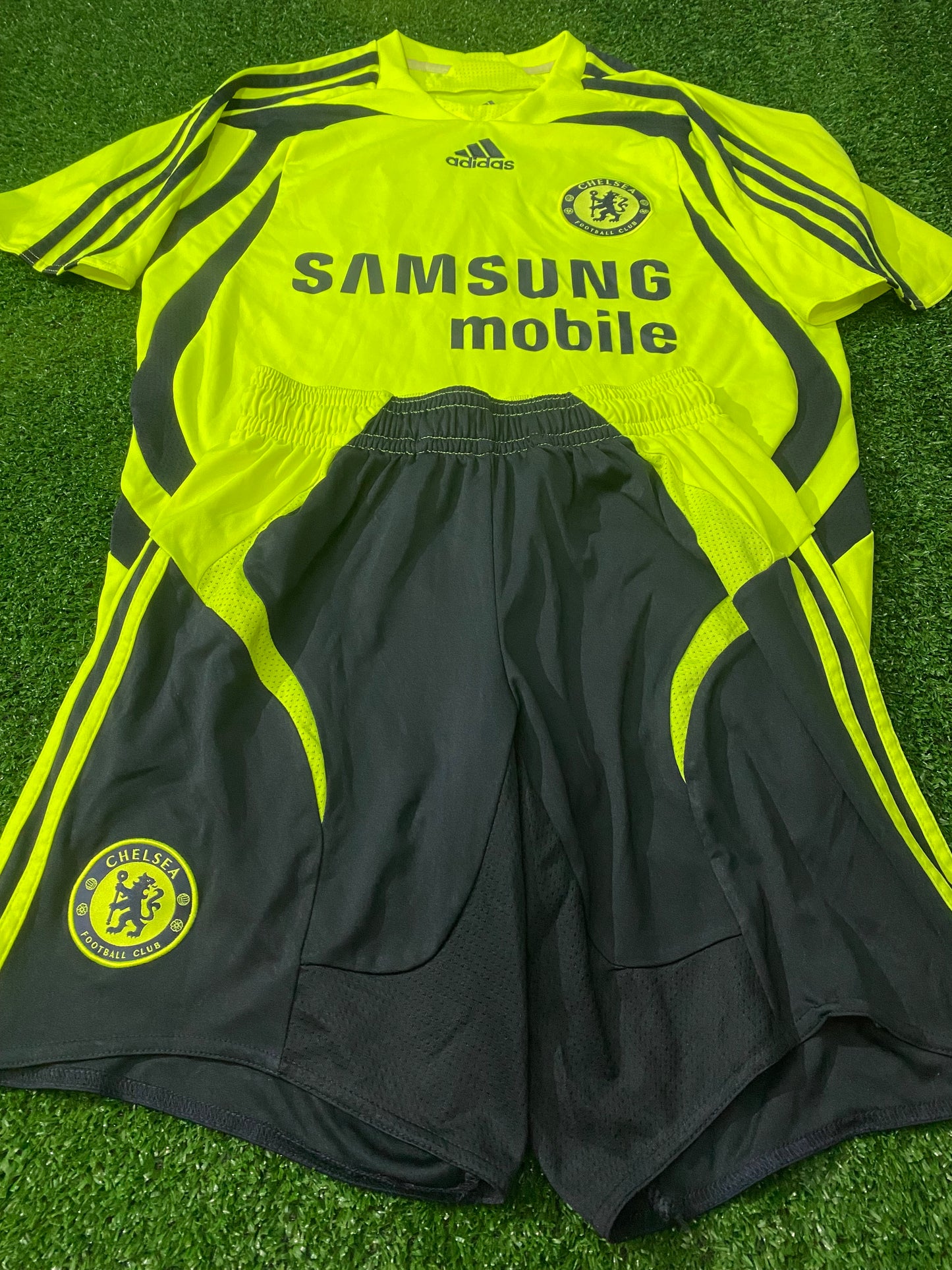 Chelsea FC Football XL Boys / Youths 13-15 Year Old Adidas Made Top & Shorts Set