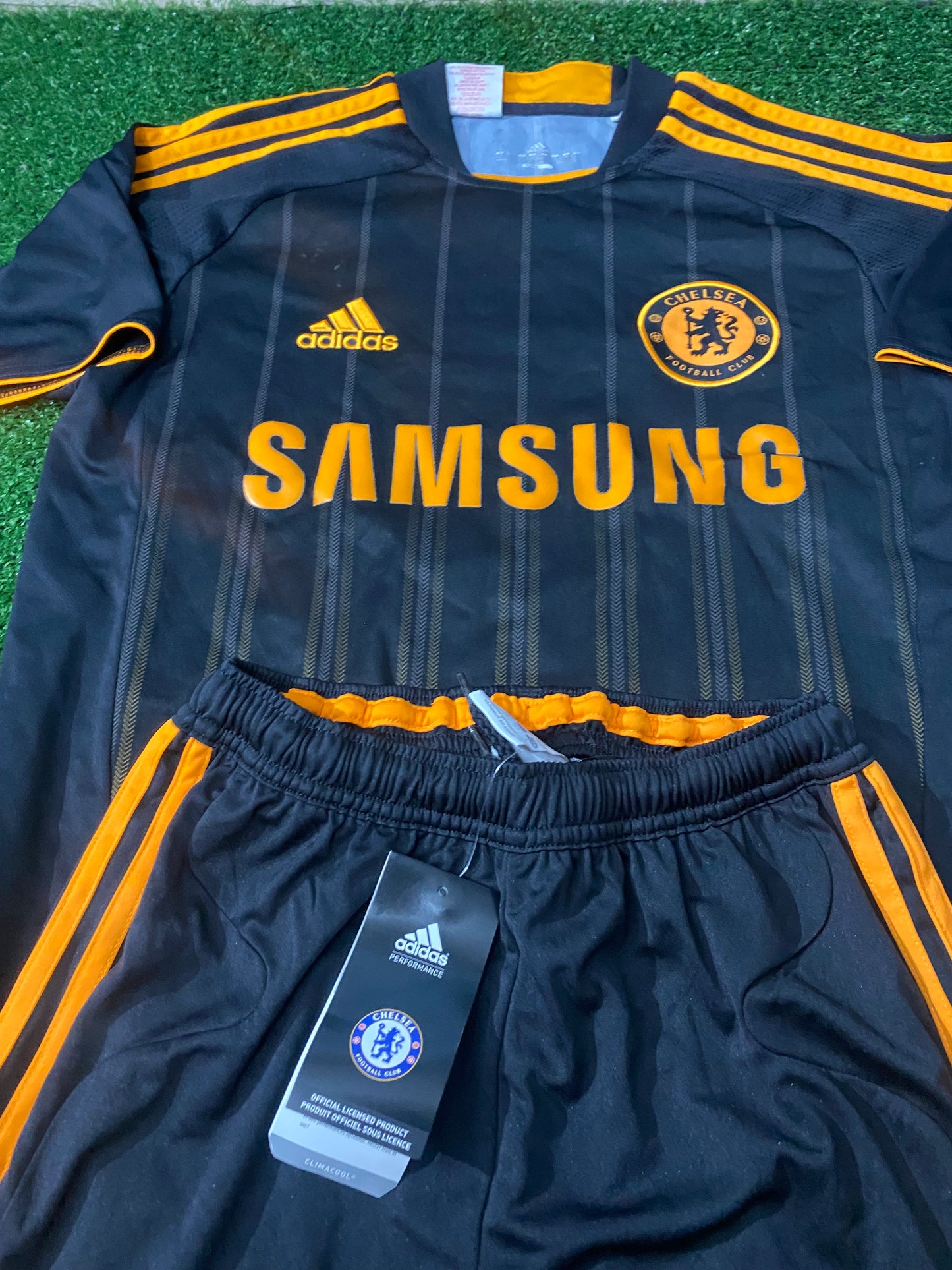 Chelsea FC Football XL Boys / Youths 13-15 Year Old Adidas Made Top & Shorts Set