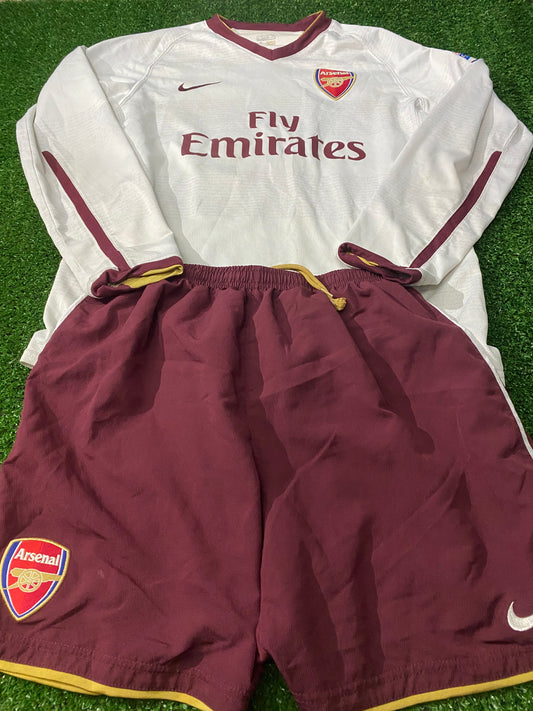 Arsenal FC Football XL Boys / Youths 13-15 Year Old Nike Made V Persie no11 Top & Shorts Set