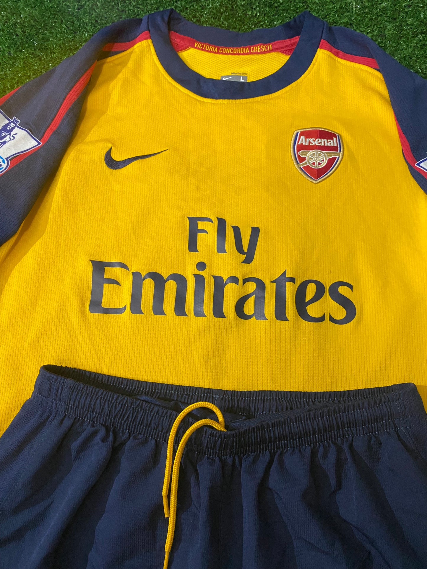 Arsenal FC Football Large Boys 10-12 Year Old Nike Made V Persie no11 Top & Shorts Set